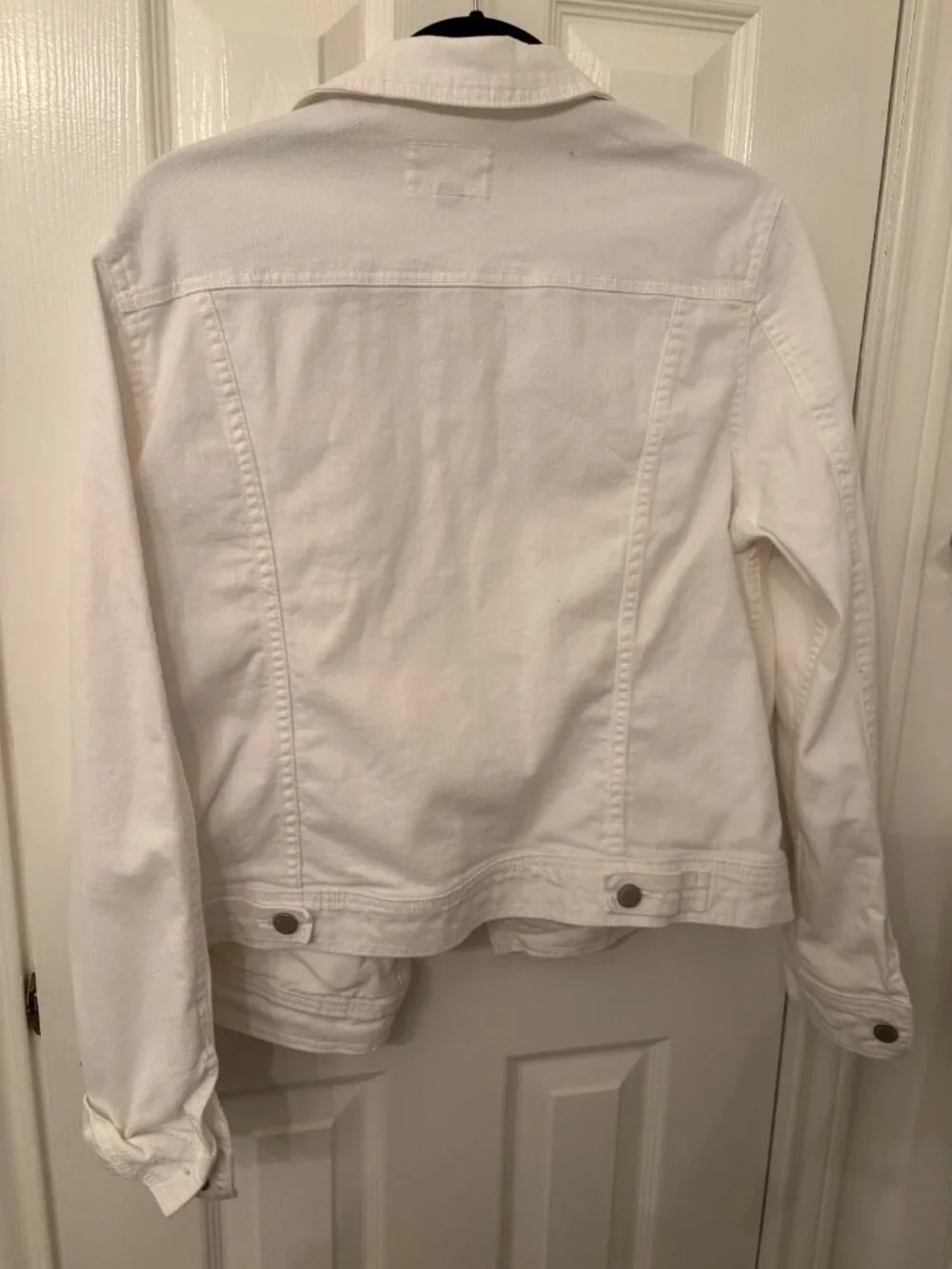 White Denim Jacket~ Universal Threads - Picture 2 of 3